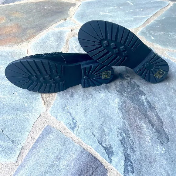 Liv Loafers