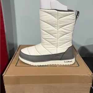 L.L. Bean Women's Ultralight Quilted Insulated Boots, Tall Side-Zip, size 7.5,
