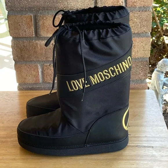 Love Moschino Women's Peace &amp; Love Moschino Winter Snow Boots Black/Gold 5.5
