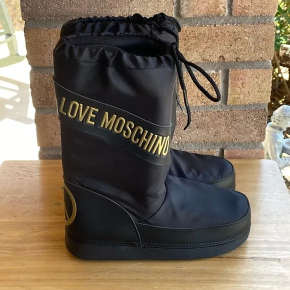 Love Moschino Women's Peace &amp; Love Moschino Winter Snow Boots Black/Gold 5.5