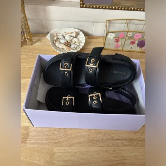 Madden Girl Sprintt Chunky Flat Sandals In Black Size 10 Classic New With Box