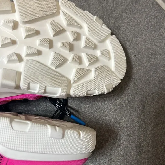 MCQ by Alexander McQueen Orbyt Mid  Sneakers Fuchsia And Orange suede size 6.5