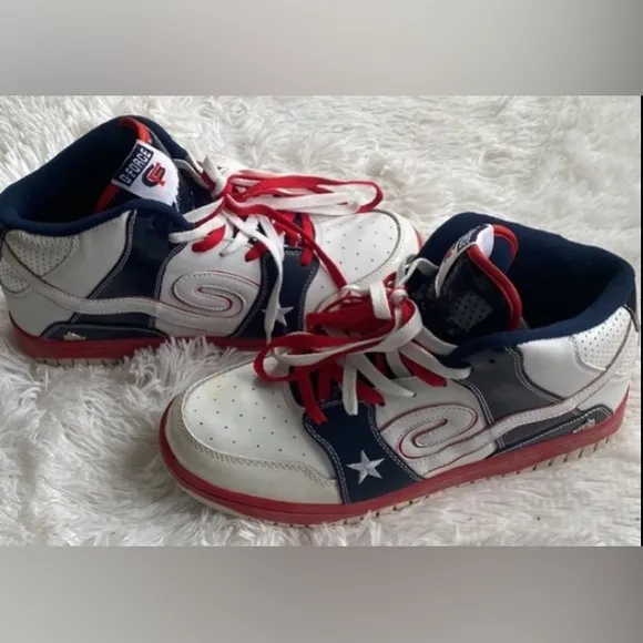 Mens Sz 11 White 2000s high top vintage Limited edition sneakers