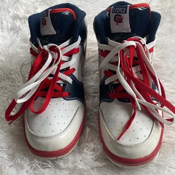 Mens Sz 11 White 2000s high top vintage Limited edition sneakers