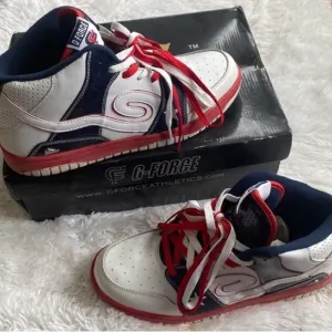 Mens Sz 11 White 2000s high top vintage Limited edition sneakers