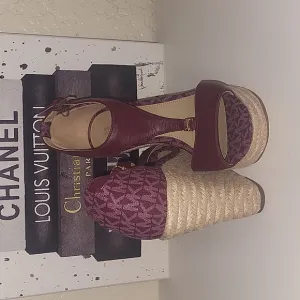 Michael Michael Kors platform wedge espadrilles monogram berry, sz 7…