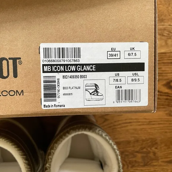Moon Boot MB Icon Low Glance boots in size 7.5