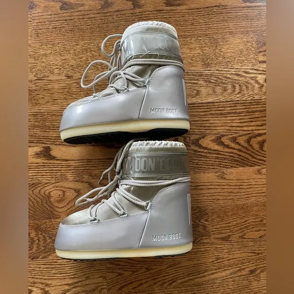Moon Boot MB Icon Low Glance boots in size 7.5