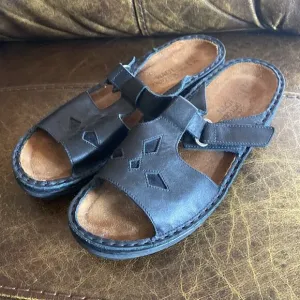 Naot black leather flat slip on 37 sandals