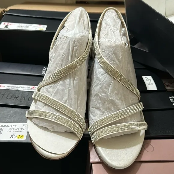 NATURALIZER Vanessa Strappy Sandals (WIDE)