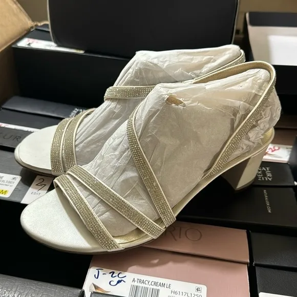 NATURALIZER Vanessa Strappy Sandals (WIDE)