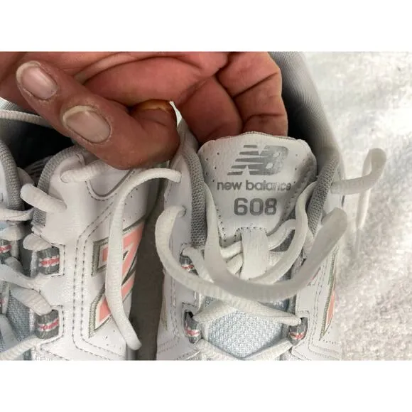 New Balance 608V5 Sneakers Womens 7.5 White Pink Comfortcore Sporty