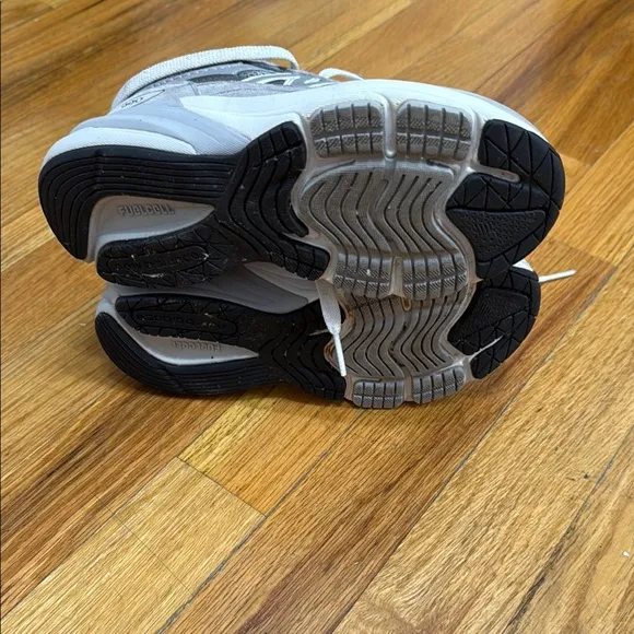 New Balance Gray and White Sneakers Modern Design