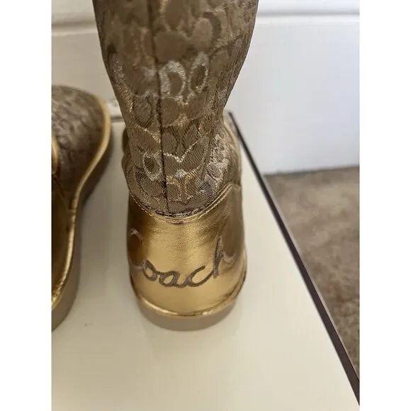 New In Box Coach Nikole Gold Metallic Roll Down 9M Shearling Logo Lined Boots