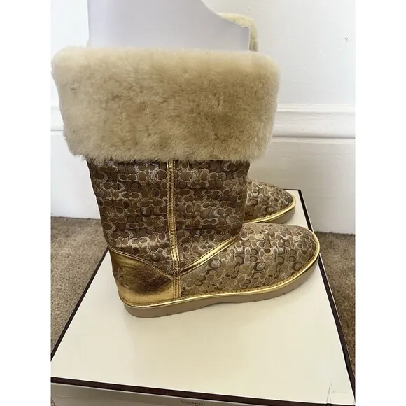 New In Box Coach Nikole Gold Metallic Roll Down 9M Shearling Logo Lined Boots