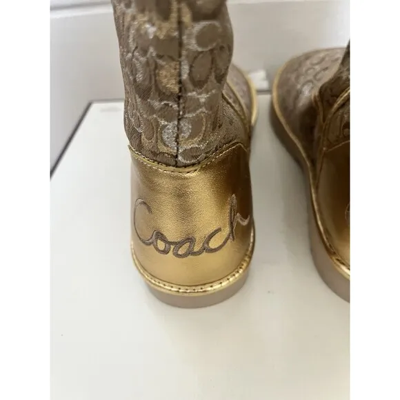 New In Box Coach Nikole Gold Metallic Roll Down 9M Shearling Logo Lined Boots