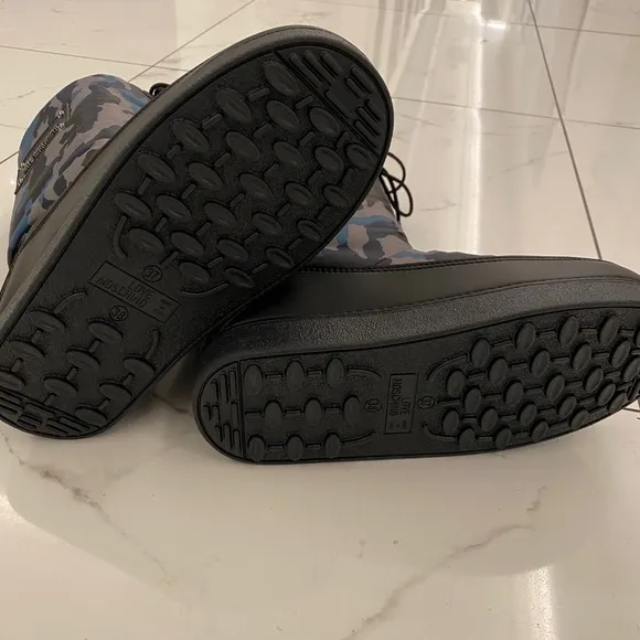 New Moschino Blue Camouflage Moon Boots