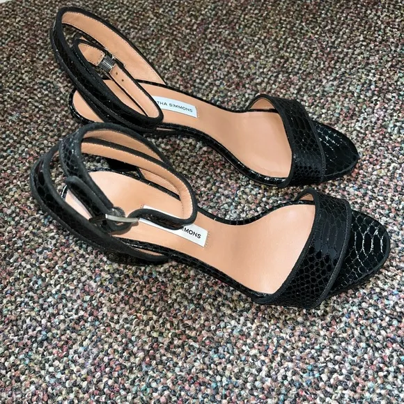 NEW Tabitha Simmons Leticia Black Snakeskin Sandals shoe strappy size 37…