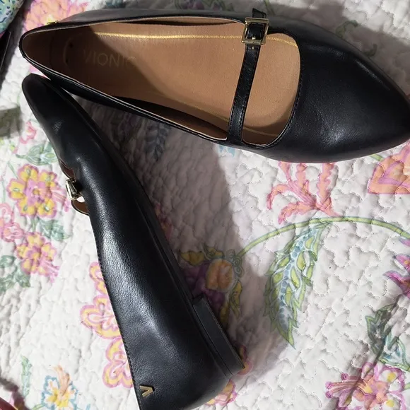 New without tags - Vionic pointed toe leather Mary Jane flats - Gem Delilah