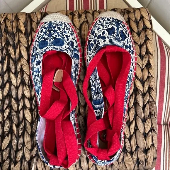 NIB Brooks Brothers Lace Up Espadrilles in French Toile Indigo Print