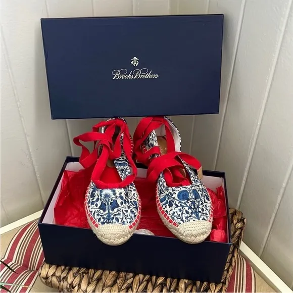 NIB Brooks Brothers Lace Up Espadrilles in French Toile Indigo Print