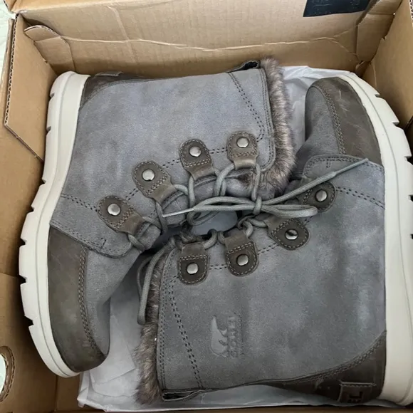 NIB Sorel Women’s Explorer Gray Joan Boots 8.5