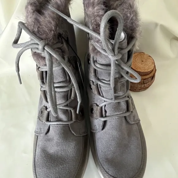 NIB Sorel Women’s Explorer Gray Joan Boots 8.5