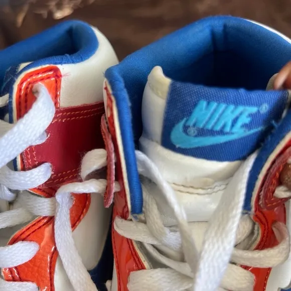 Nike Colorful dunk sz 6.5y is 8 ladies