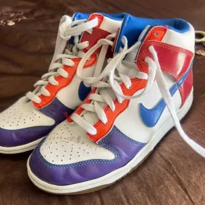 Nike Colorful dunk sz 6.5y is 8 ladies