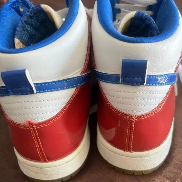 Nike Colorful dunk sz 6.5y is 8 ladies