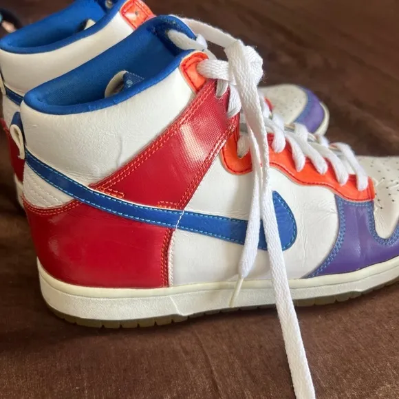 Nike Colorful dunk sz 6.5y is 8 ladies