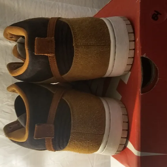 Nike High-Top Sneakers in Brown and Black