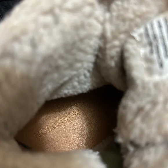 Nordstrom snow boots size 4