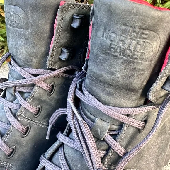 North Face Boots Mens 9 Thermoball versa Insulated Black Red Boots