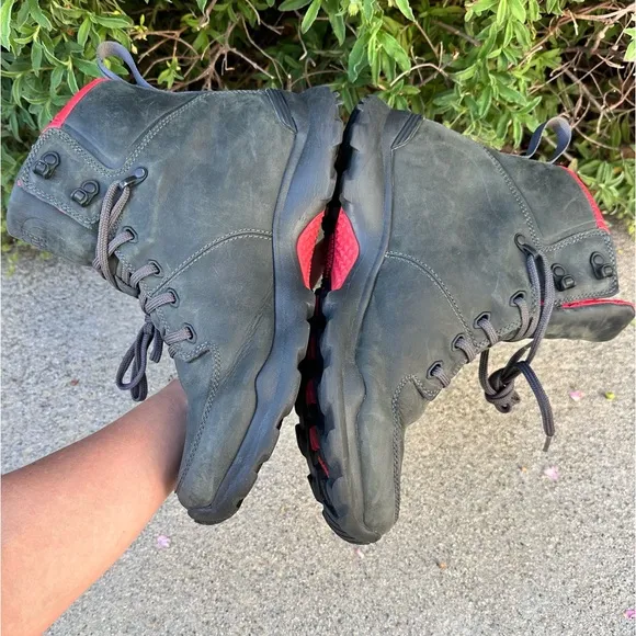 North Face Boots Mens 9 Thermoball versa Insulated Black Red Boots