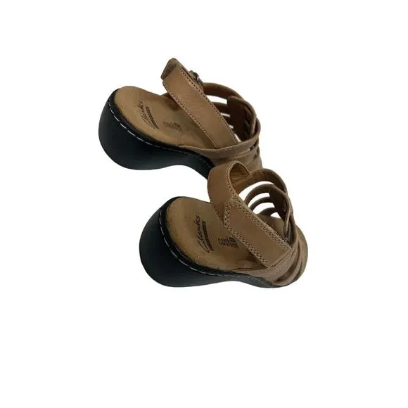 NWB! Clarks Women's  Trotters Flat Sandals SAND/5.5 B(M)