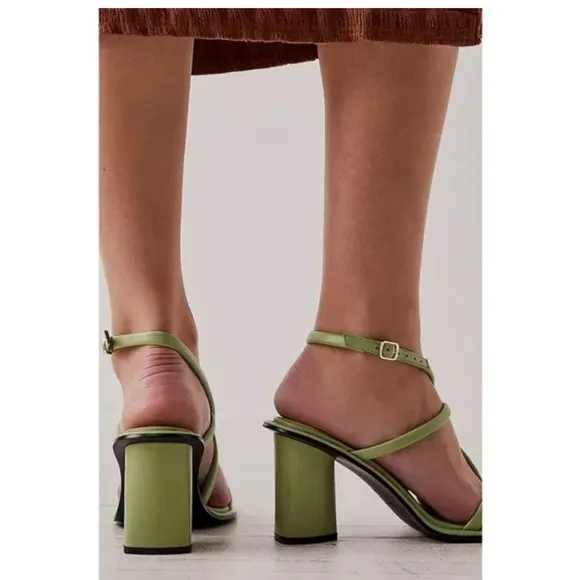 NWOB Free People Strappy Square Toe Sandals