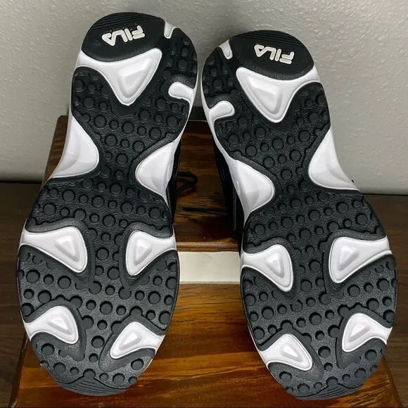 NWOT Fila Ray Tracer Chunky Sneakers Black and White Size 7