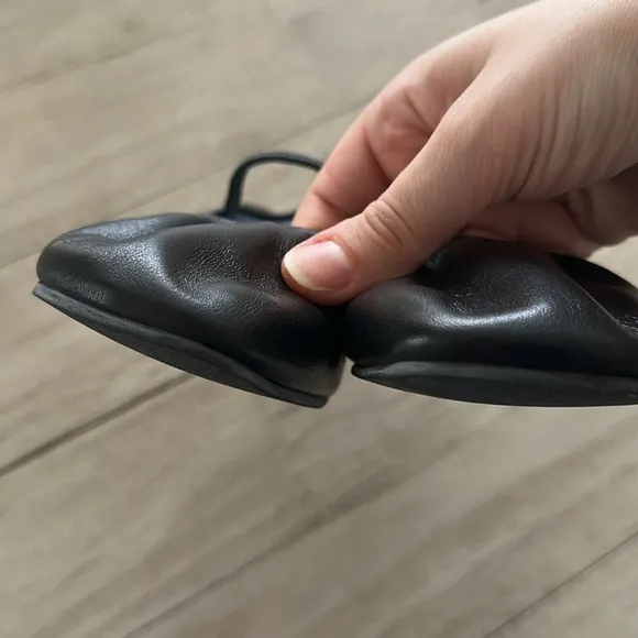 NWOT Reformation Buffy Ruched Leather Ballet Flats Black Minimalist Soft 9.5