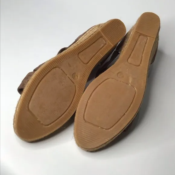 NWOT Viscata Capellans Criss Cross Suede Espadrille Wedge Sandal in Mocha.