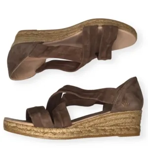 NWOT Viscata Capellans Criss Cross Suede Espadrille Wedge Sandal in Mocha.