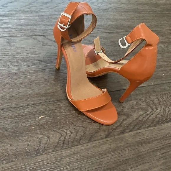 NWT BURJU Zoe True Nude Classic Strappy Heeled Sandals | size 8.5