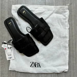 NWT Zara flat leather sandals Size USA6 EUR 36