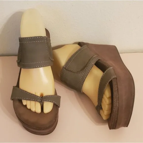 OTBT Brown Wedge Sandals 7.5M Leather BROOKFIELD Toe Thong