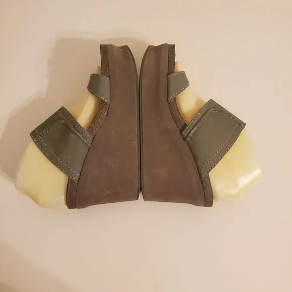 OTBT Brown Wedge Sandals 7.5M Leather BROOKFIELD Toe Thong