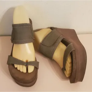 OTBT Brown Wedge Sandals 7.5M Leather BROOKFIELD Toe Thong