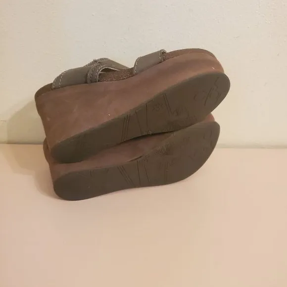 OTBT Brown Wedge Sandals 7.5M Leather BROOKFIELD Toe Thong