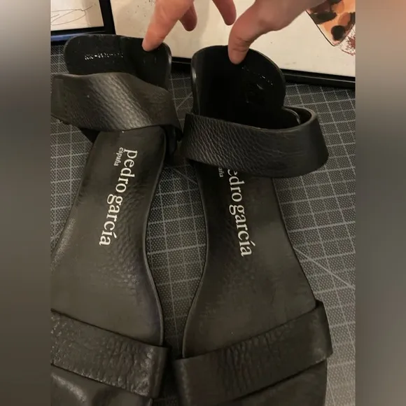 Pedro Garcia black leather flat sandals Size 8