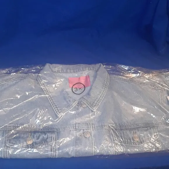 PLUS AZALEA  WANG  JOKER CROP DENIM JACKET ( BRAND NEW !!! )