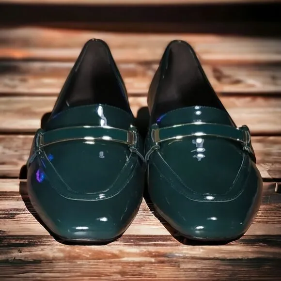 Pour La Victoria Classic Kelly Green Patent Academia Leather Loafers